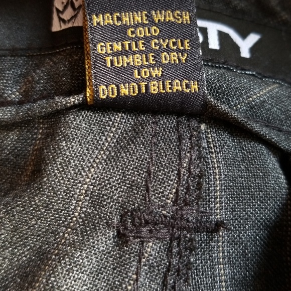 Rusty Pinstriped Shorts Size 28 NWT Walkshort - Picture 6 of 7